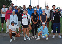 Los doctores Esteban Díaz y Alejandro<br> Reymann junto al grupo Concepción Runners