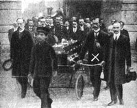 El funeral de Beckert, cuando se<br>creía que había sido asesinado