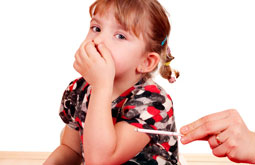 Tabaquismo pasivo aumenta la enfermedad meningocócica en la infancia