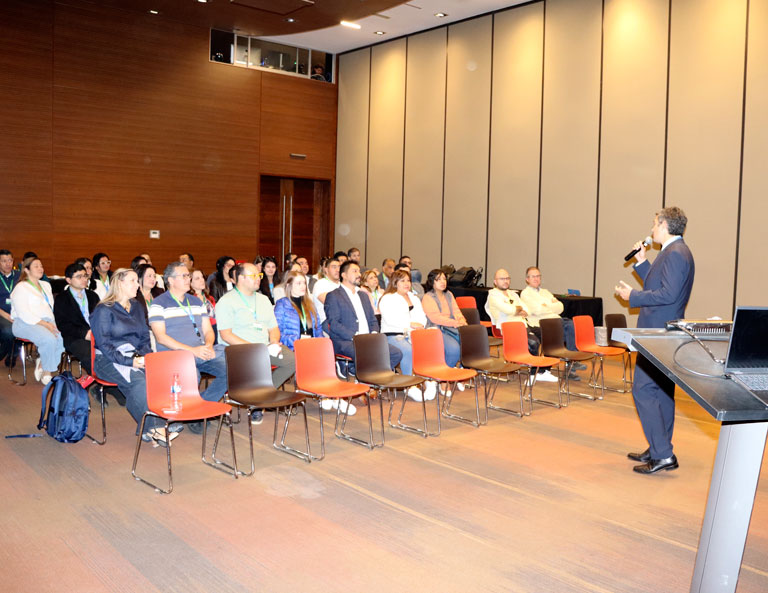 Oftalmólogos latinoamericanos descubren la planta SAVAL