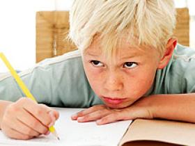 Niños que duerman más mejoran su conducta escolar