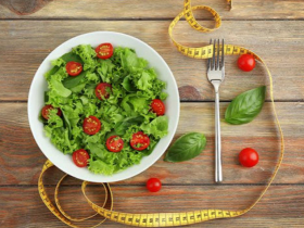 Restricción calórica reduce riesgo cardiometabólico 