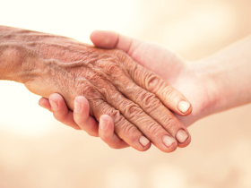 Transformando la atención geriátrica con IA