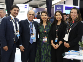 Equipo SAVAL junto a la Dra. Ana María Vásquez