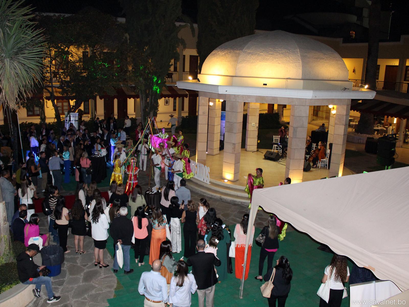 Inauguración con tradición