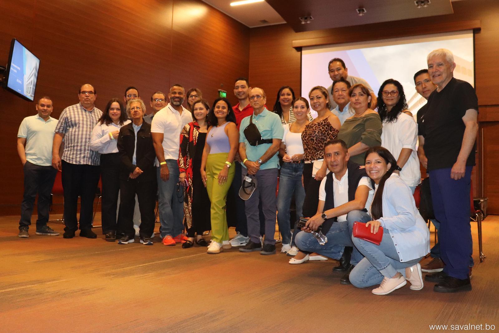 Visita a Laboratorios SAVAL en Chile